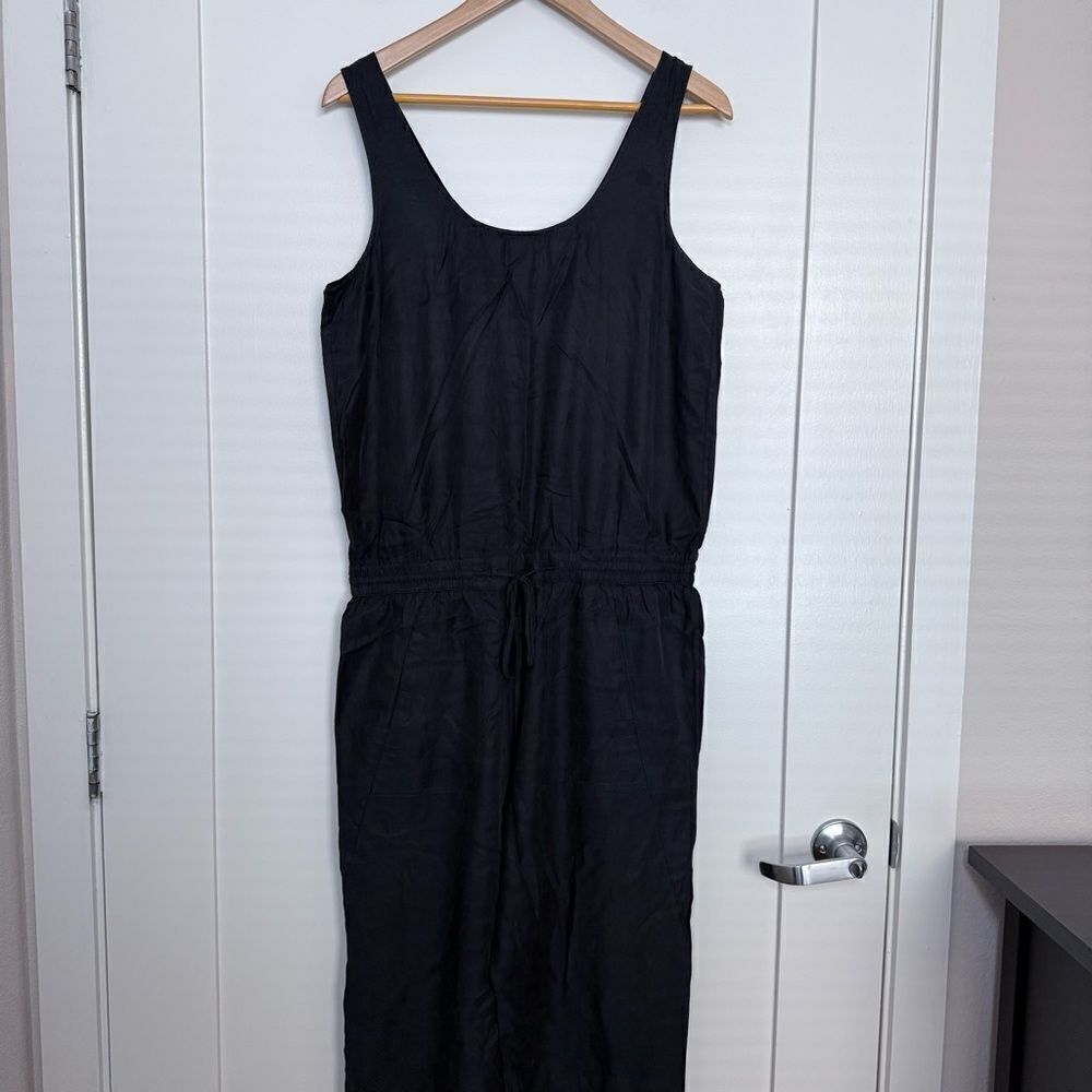 Vince Sleeveless Jumpsuit Size 10 Black Drawstring Waist Relaxed Fit Cupro Blend